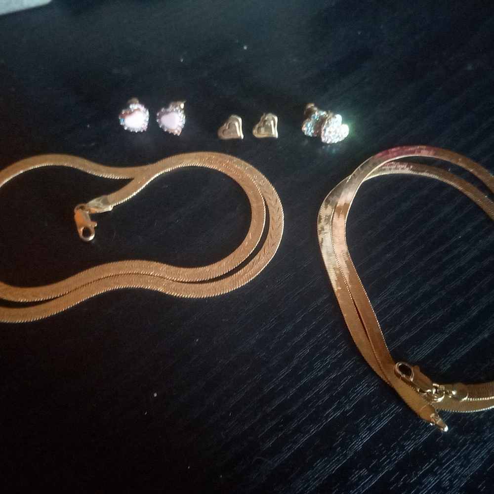 Source Unknown Gold and Pink Jewelry Set